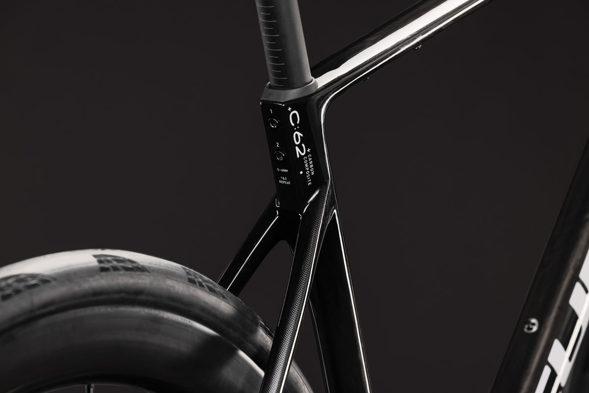 Cube Attain C:62 SLT carbon´n´white (2027)