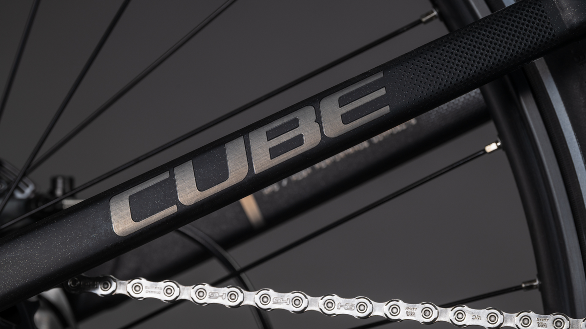 Cube Kathmandu Hybrid ONE11 HPC SLT 800 Easy Entry carbon´n´silverdust (2026)