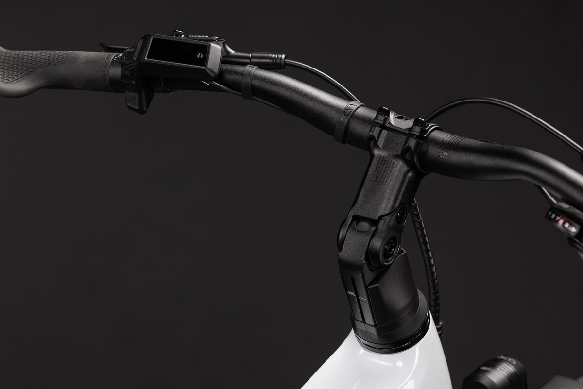 Cube Touring Hybrid ONE 600 Diamant metallicwhite´n´chrome (2027)