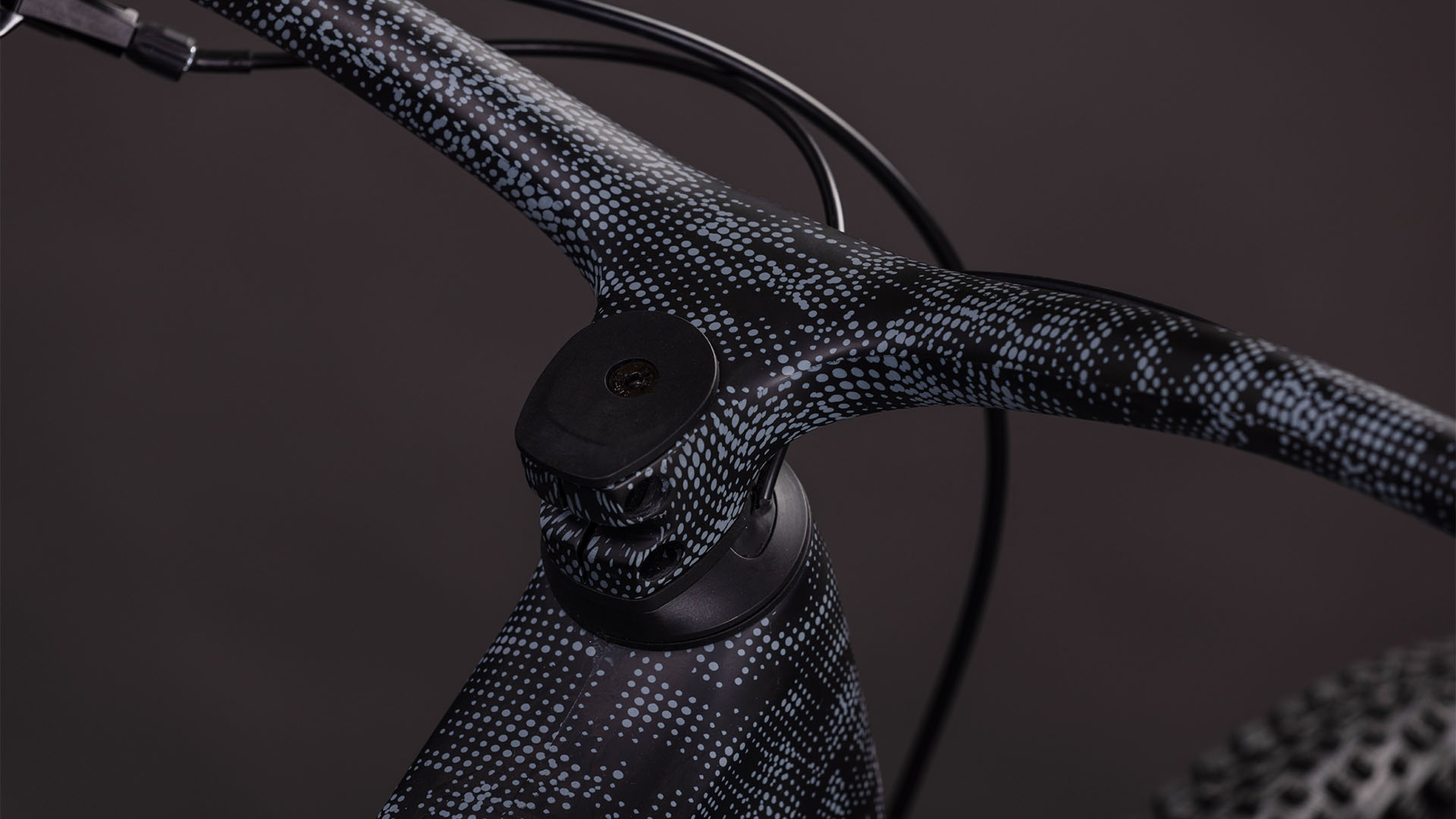 Cube AMS Hybrid ONE44 C:68X SLT 400X  matrixblack´n´white (2026)