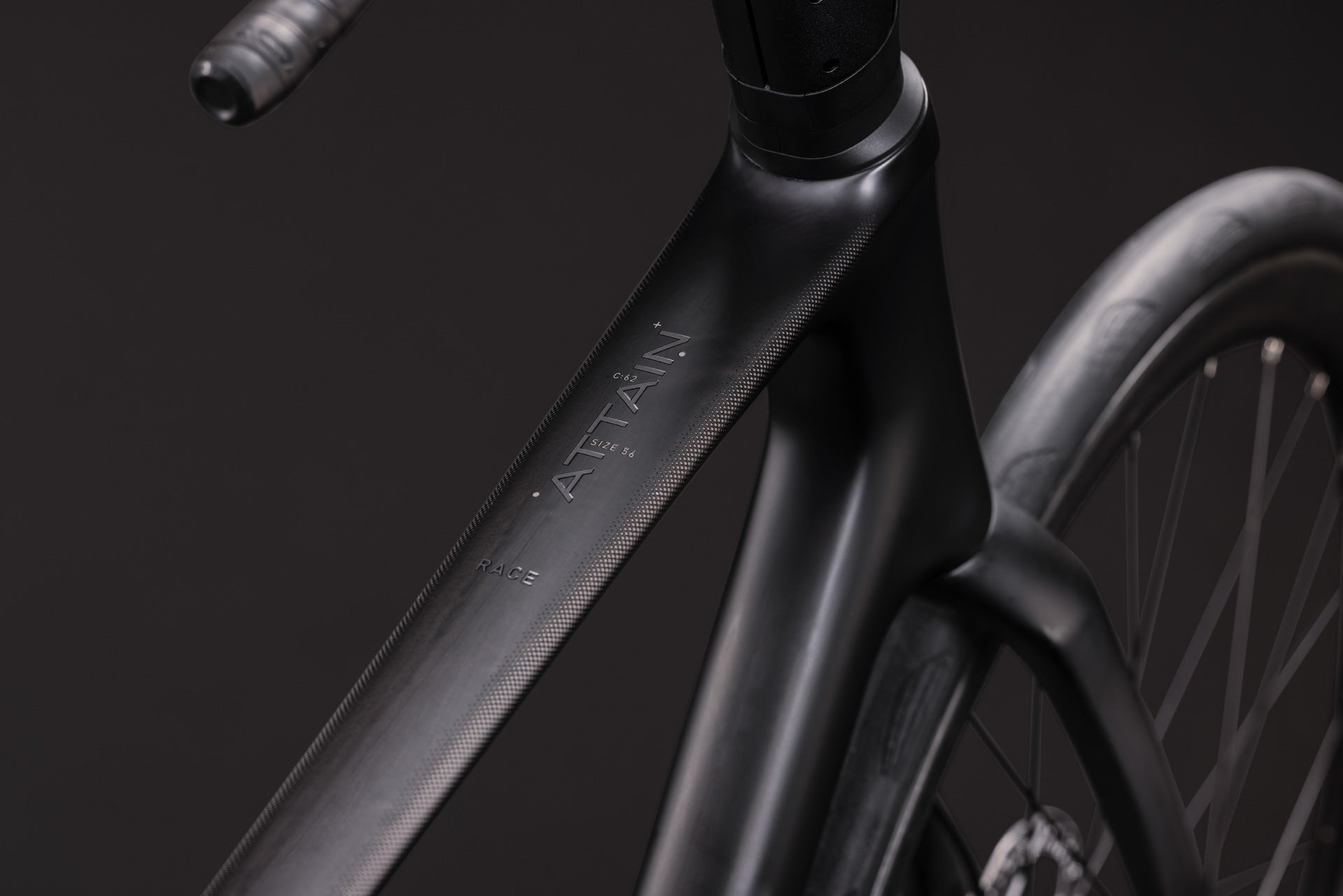 Cube Attain C:62 Race carbon´n´coalchrome (2027)