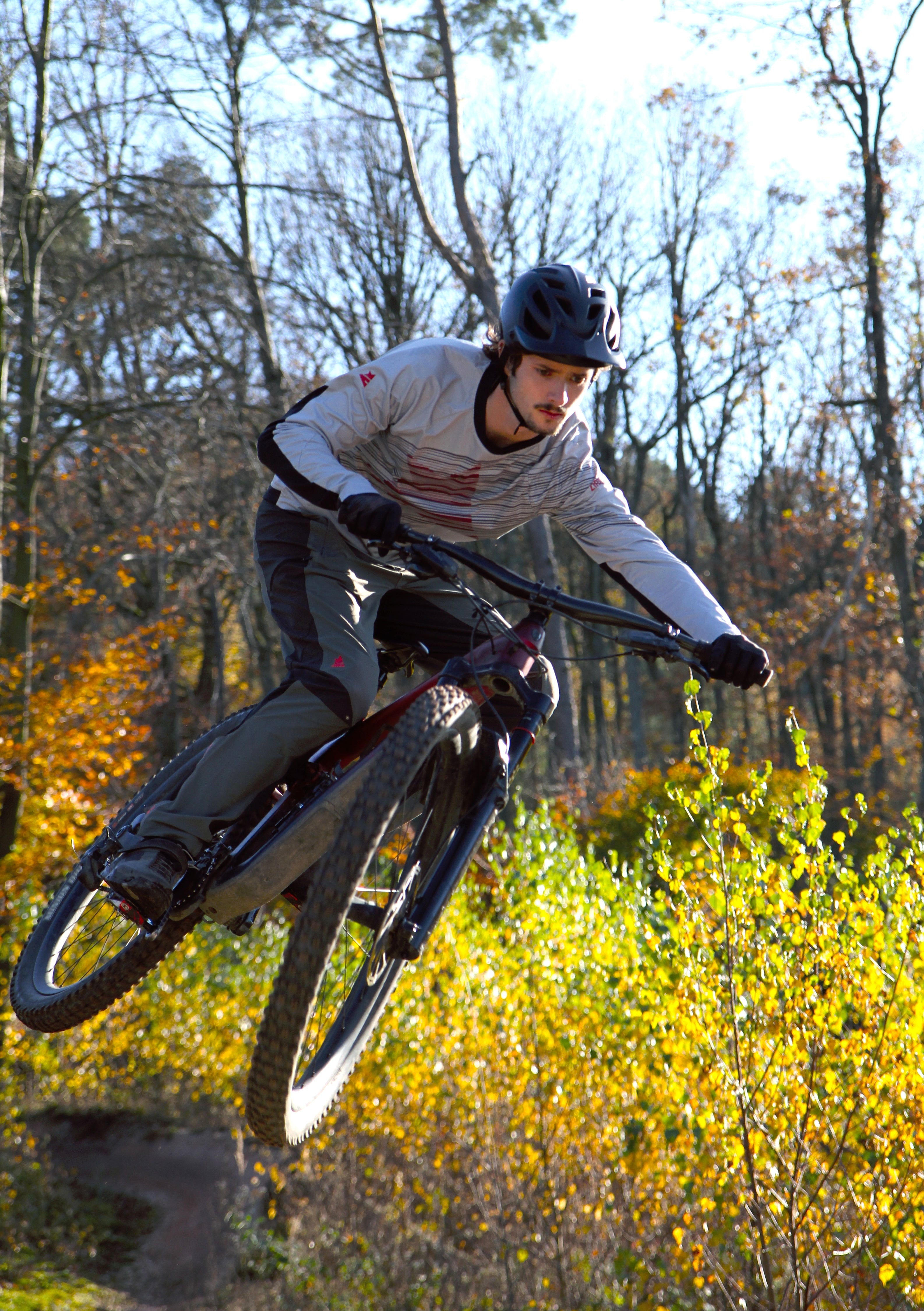 pirate fahrradbekleidung Zimtstern ProTechZonez Shirt LS | Herren MTB Trikot | Glacier Grey/Pirate Black