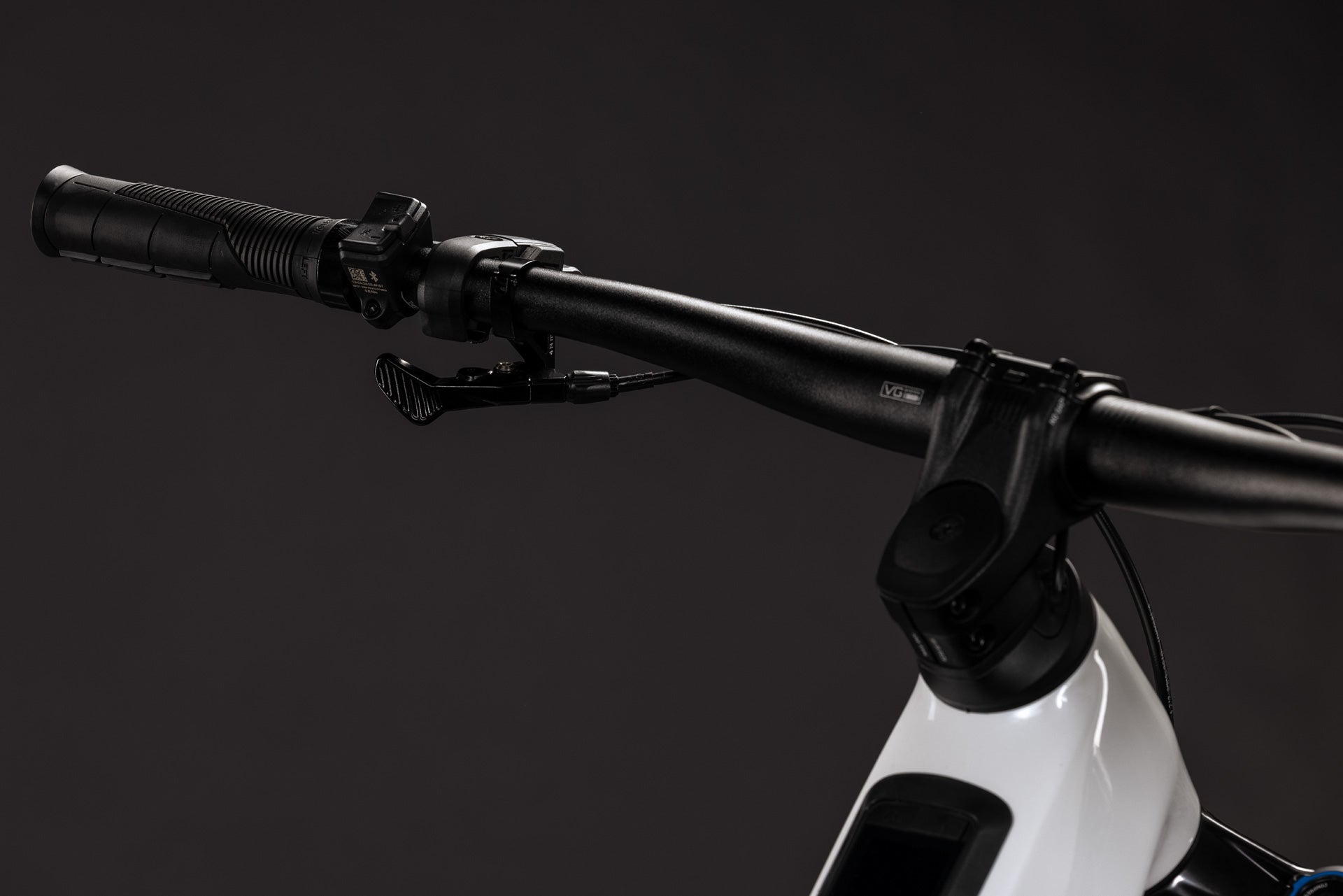 Cube Stereo Hybrid ONE44 HPC Pro 800  metallicwhite´n´blue (2027)