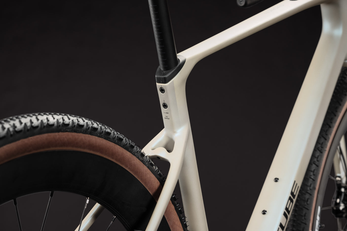 Cube Nuroad C:62 SLX  glintsand´n´black (2027)