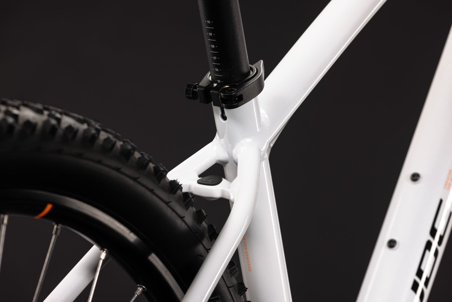 Cube Aim ONE  metallicwhite´n´black (2027)