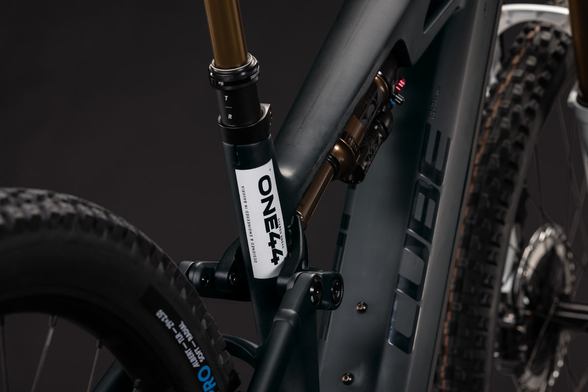 Cube Stereo Hybrid ONE44 HPC AT 800  carbon´n´white (2027)