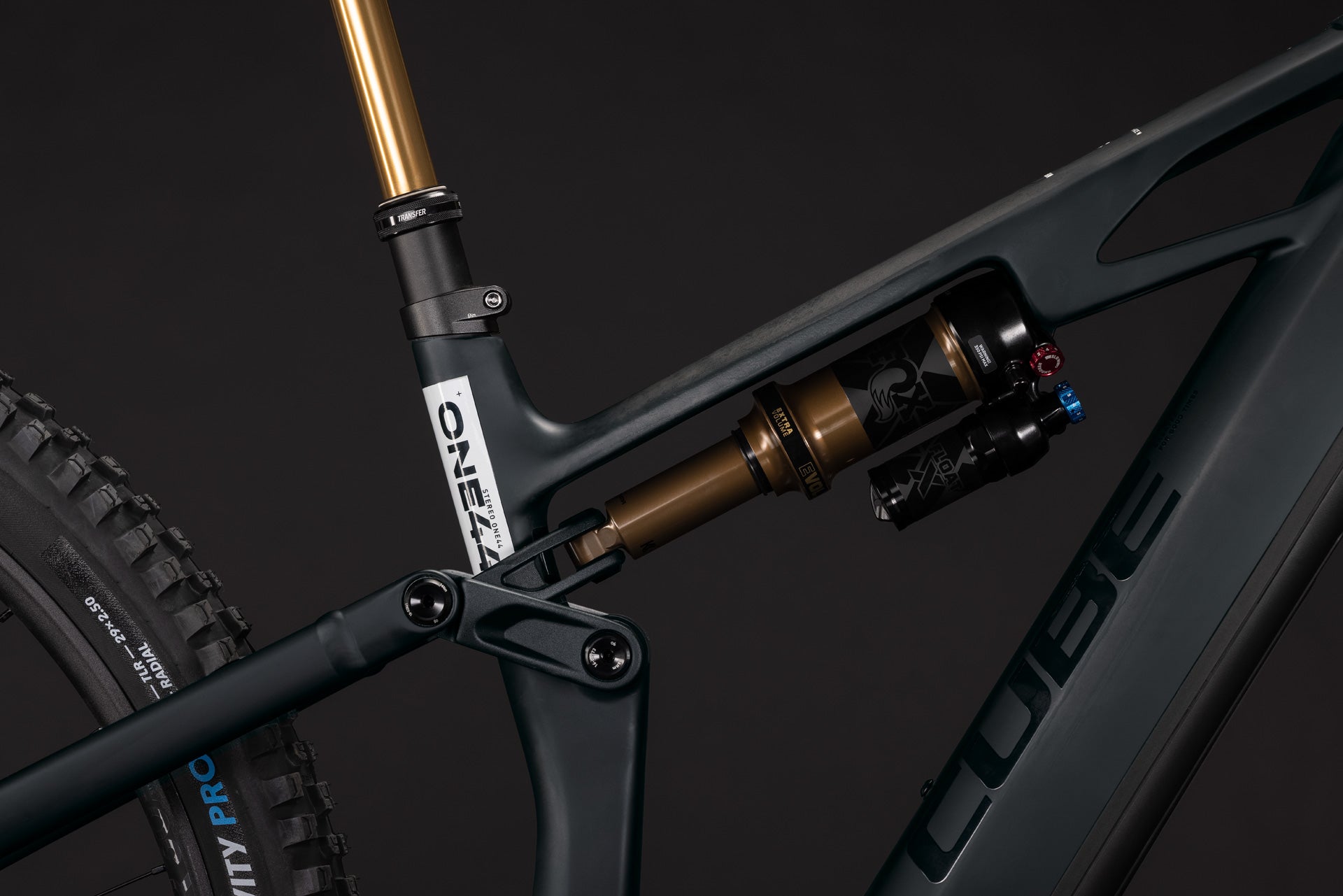 Cube Stereo Hybrid ONE44 HPC AT 800  carbon´n´white (2027)