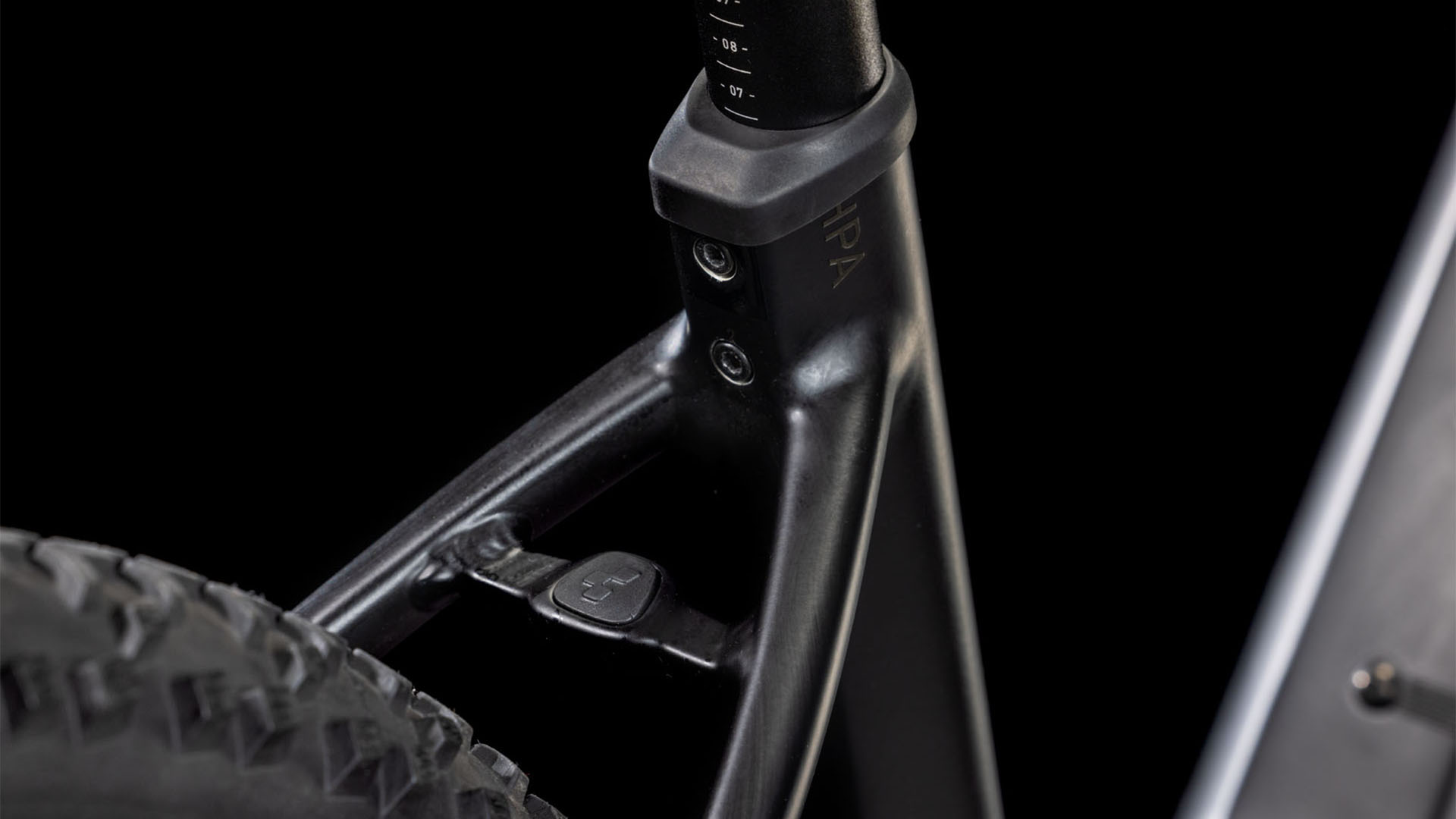 Cube Reaction Hybrid ONE 600  Wave 600 blackline