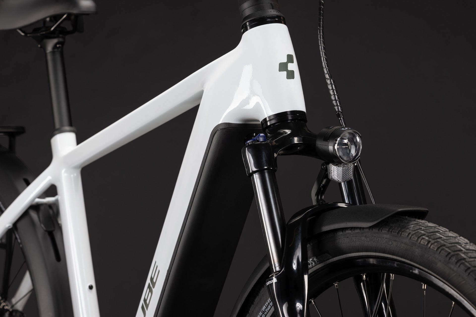 Cube Touring Hybrid ONE 600 Diamant metallicwhite´n´chrome (2027)