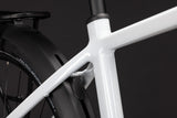 Cube Touring Hybrid ONE 600 Diamant metallicwhite´n´chrome (2027)